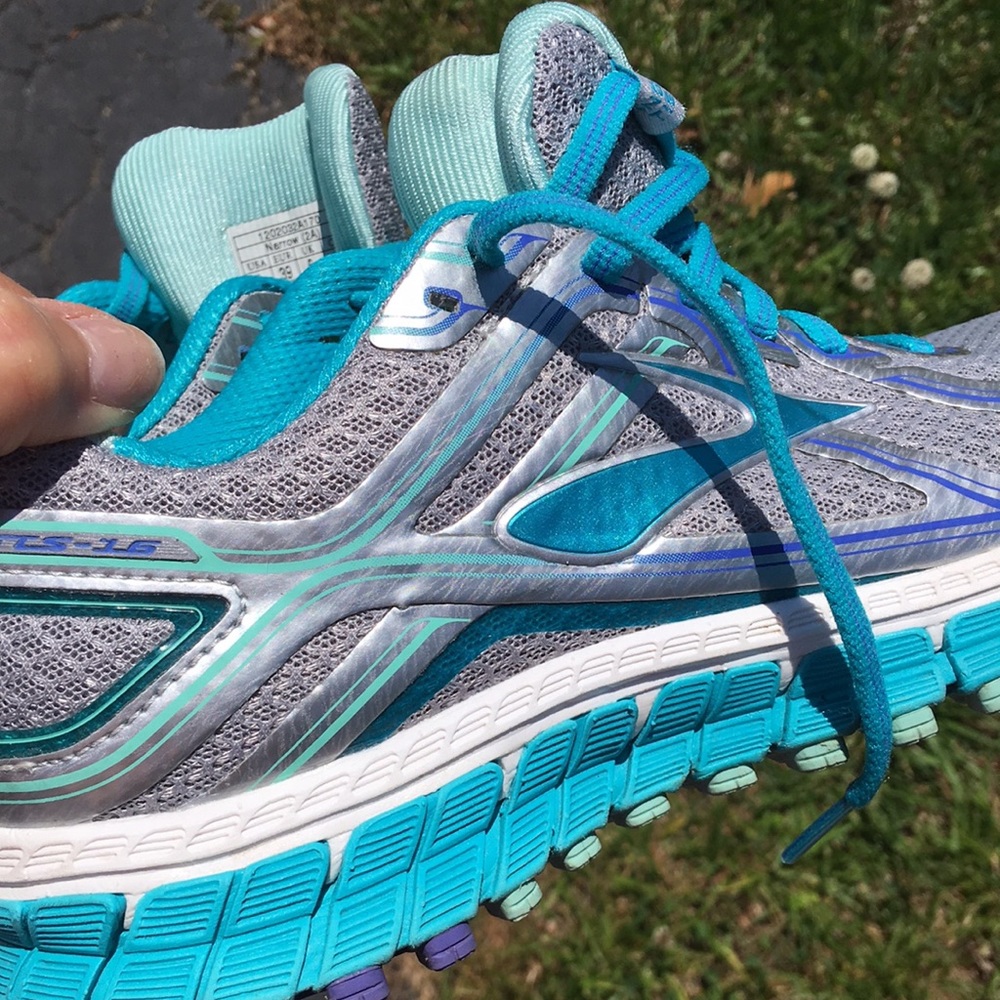 Brooks womens 8 2a narrow lightly used like new size 8